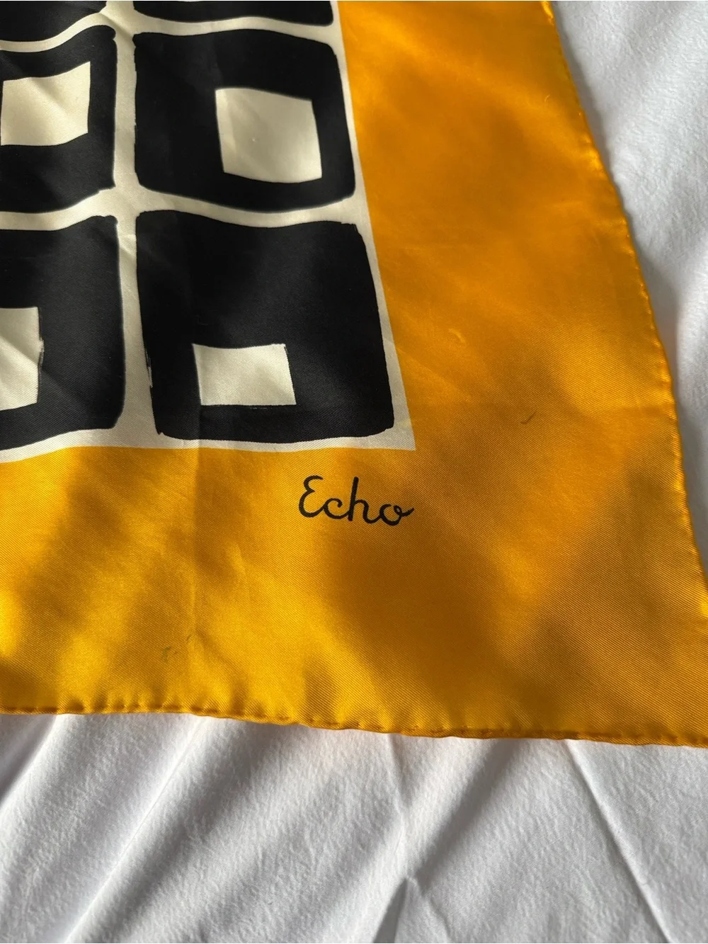 Echo square silk